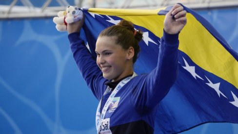IZJAVA KOJA JE PODIGLA PRAŠINU: Otac bosanske plivačice tvrdi da je mogla da nastupa za Srbiju, oglasila se i Lana Pudar.