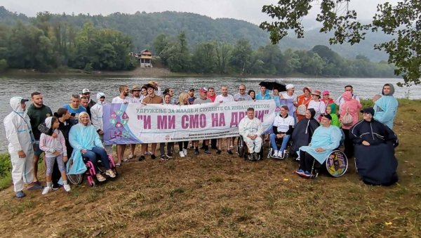 „И МИ СМО НА ДРИНИ“: Регата особа са инвалидитетом (ФОТО/ВИДЕО)