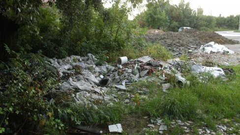 НОВЧАНЕ КАЗНЕ И 100.000 ДИНАРА: Нема више остављања отпада испред зграде после радова у становима НОВЧАНЕ КАЗНЕ И 100.000 ДИНАРА: Нема више остављања отпада испред зграде после радова у становима