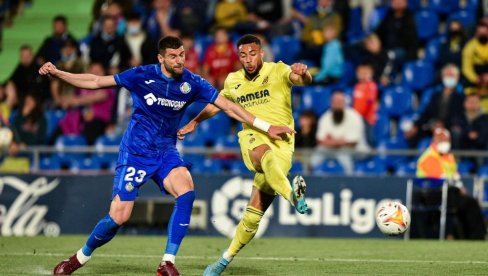 СВЕ МИРИШЕ НА ТЕШКО МУЧЕЊЕ ЛОПТЕ: И једни и други као да не могу никога да победе