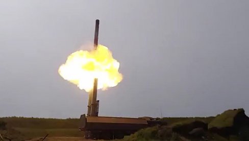 ХИПЕРСОНИЧНИ „ЦИРКОН“ ЛАНСИРАН СА КОПНА: Москва тврди погођени сви циљеви, Кијев говори о „још једном промашају“ (ВИДЕО)