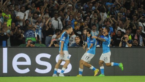 NAPOLI NASTAVLJA DOMINACIJU U ITALIJI: Sledeća žrtva je Specija NAPOLI NASTAVLJA DOMINACIJU U ITALIJI: Sledeća žrtva je Specija