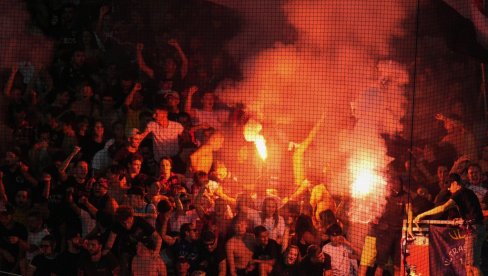 HAOS U BEČU: Srpski navijači divljali na rukometnoj utakmici - policija sprečila sukob dva navijačka tabora