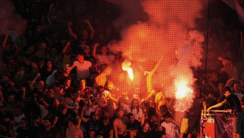 SKANDAL KAKAV SE NE PAMTI: Navijači švercovali pirotehniku u kolima hitne pomoći! (FOTO)