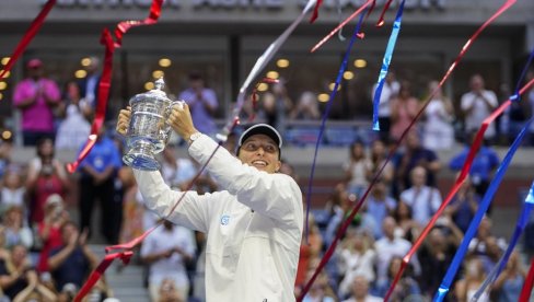 NOVI SKANDAL DRMA TENIS! Iga Švjontek pala na doping testu i suspendovana na samo osam dana - VADA kaže: Tako je skroz u redu!