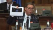 VUČIĆ POKAZAO FOTOGRAFIJU: Jednom rečenicom razotkrio neistine - njih dvojica su na slici (VIDEO)