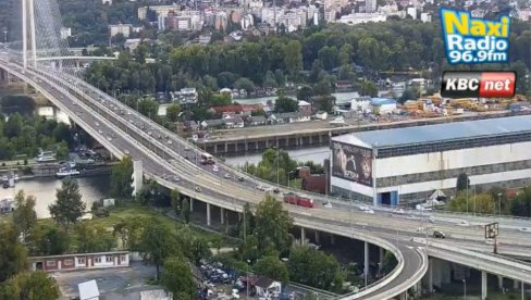 ОМЕТАО САБРАЋАЈ НА МОСТУ НА АДИ: Идентификован и кажњен возач (84)