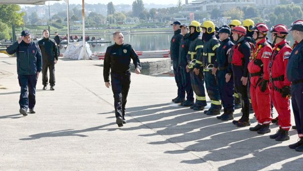 РАТ ЗА ЉУДСКЕ ЖИВОТЕ ВОДИМО СВАКОДНЕВНО: Министар Вулин на обележавању Сектора за ванредне ситуације МУП