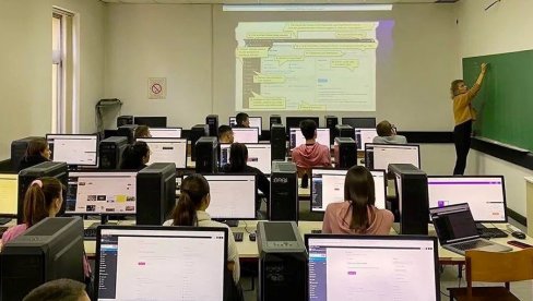 U FOKUSU DIGITALNI MARKETING: Seminar za srednjoškolce i studente na FMG u Kraljevu U FOKUSU DIGITALNI MARKETING: Seminar za srednjoškolce i studente na FMG u Kraljevu