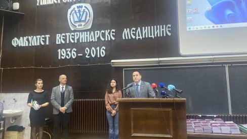 POČELA ŠKOLSKA GODINA NA FAKULTETIMA: Intonirana himna, ministar sa brucošima na Veterini i FPN POČELA ŠKOLSKA GODINA NA FAKULTETIMA: Intonirana himna, ministar sa brucošima na Veterini i FPN