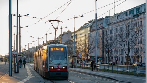 ГРАД БЕЧ СЕ С ГРАЂАНИМА „КЛАДИ“ У 500 ЕВРА МЕСЕЧНО: Аутомобил вам неће бити потребан три месеца