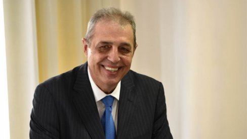 РАДИО БЕОГРАД ЧИНЕ ЉУДИ, А НЕ ВЕШТАЧКА ИНТЕЛИГЕНЦИЈА: 98 година најстаријег електронског медија на Балкану - Из века у век РАДИО БЕОГРАД ЧИНЕ ЉУДИ, А НЕ ВЕШТАЧКА ИНТЕЛИГЕНЦИЈА: 98 година најстаријег електронског медија на Балкану - Из века у век