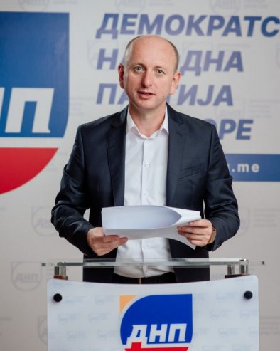 МИЛАН КНЕЖЕВИЋ ОСУДИО НАПАД НА ЈОВАНОВИЋА: Насиље није решење за било каквих неспоразума