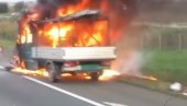 VATRENA BUKTINJA NA AUTO-PUTU: Gori kamion kod Dobanovaca, stvorile se kilometarske kolone (VIDEO)