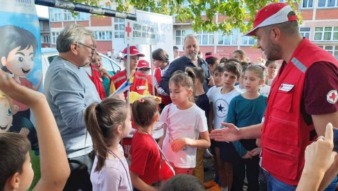 TRKA ZA SREĆNIJE DETINJSTVO: Akcija Crvenog krsta i paraćinske škole