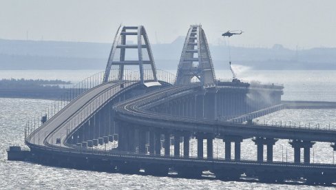 БИЛО ЈЕ ЕКСПЛОЗИЈЕ КОД КРИМСКОГ МОСТА: Огласили се из Кремља