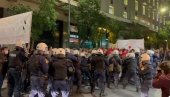 SUKOBI DEMONSTRANATA I POLICIJE: U Atini održani protesti protiv poskupljenja (VIDEO) SUKOBI DEMONSTRANATA I POLICIJE: U Atini održani protesti protiv poskupljenja (VIDEO)