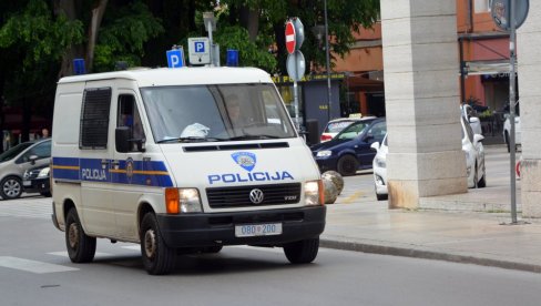 DETALJI DRAME U HRVATSKOJ: Lopov vukao policajca na ukradenom automobilu, pa se zakucao u zgradu (VIDEO)