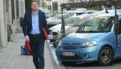 GLIŠIĆ POSLE UBEDLJIVE POBEDE SNS: Prenosim pozdrave predsednika Vučića, ne može se neradom i lažima, ne pomaže pištaljka olovkom se glasa GLIŠIĆ POSLE UBEDLJIVE POBEDE SNS: Prenosim pozdrave predsednika Vučića, ne može se neradom i lažima, ne pomaže pištaljka olovkom se glasa