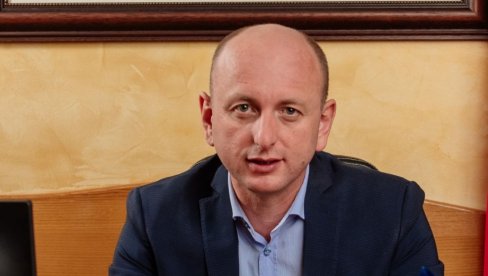 STRANIM DELEGACIJAMA PO CRTU BELOG Milan Knežević otkrio na koja tri proizvoda je nastala Crna Gora: Nafta, cigarete, kokain