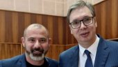 MOĆNO: Predsednik Vučić dobio dres Sampdorije, pa Dejanu Stankoviću poslao jaku poruku