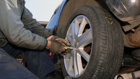 VREME JE ZA ZIMSKE GUME: Agencija za bezbednost saobraćaja podseća vozače na zakonske obaveze