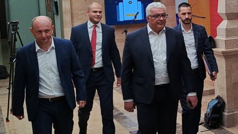 SAD PRETE MANDIĆU I MEDOJEVIĆU: Komite udarile i ostale funkcionere Demokratskog fronta SAD PRETE MANDIĆU I MEDOJEVIĆU: Komite udarile i ostale funkcionere Demokratskog fronta