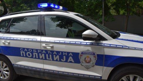 POVREĐEN MOTOCIKLISTA (55) KOD SURČINA: Izgubio kontrolu i udario u zaštitnu ogradu