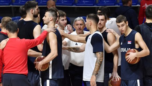 VUČIĆ O KOŠARCI: Verujem da ćemo da uzemo zlatnu medalju na EP u košarci