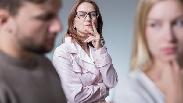 ЖЕНЕ РОЂЕНЕ У ОВИМ ХОРОСКОПСКИМ ЗНАЦИМА СУ НАЈГОРЕ СВЕКРВЕ: Снаје су им трн у оку, не може им се удовољити