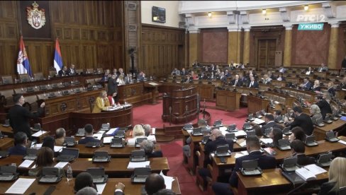 OPOZICIJA NASTAVLJA: Traže smenu Gašića, a došlo ih svega 19 na sednicu Skupštine