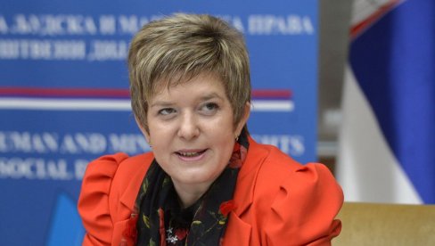 ŠPIJUNKA: Elvira Kovač mala pored Divca (FOTO) ŠPIJUNKA: Elvira Kovač mala pored Divca (FOTO)