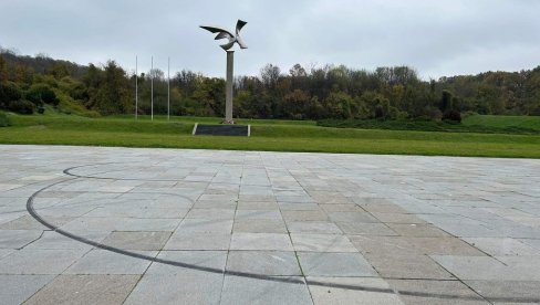 DRŽAVNA CEREMONIJA U JAJINCIMA: Sećanje na 80.000 streljanih Srba, Jevreja i Roma