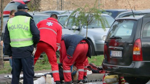 SAMO SE ČUO TUP UDARAC Svedoci teške nesreće u Kragujevcu: Na pešačkom prelazu bez svesti je ležala devojčica SAMO SE ČUO TUP UDARAC Svedoci teške nesreće u Kragujevcu: Na pešačkom prelazu bez svesti je ležala devojčica