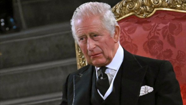 ТРАДИЦИЈА КОЈА ТРАЈЕ 90 ГОДИНА: Британски краљ Чарлс у првој божићној поруци укључиће и почаст Елизабети