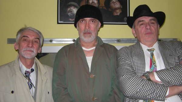 „НАСТОЈНИК“ 38 ГОДИНА НА СЦЕНИ У ИСТОМ САСТАВУ: Представа кикиндског позоришта јединствена у земљи (Фото)