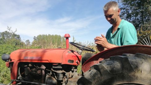 PODRŠKA SELU I SELJAKU: Država deli 15 hiljada tona poljoprivrednicima u Rađevini PODRŠKA SELU I SELJAKU: Država deli 15 hiljada tona poljoprivrednicima u Rađevini