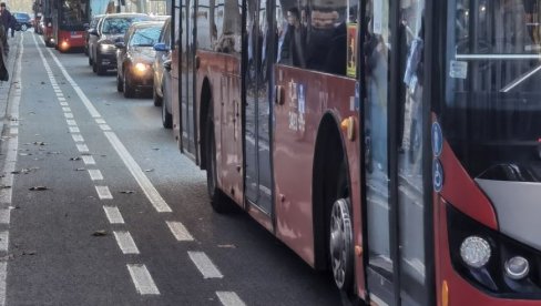 KOLAPS SAOBRAĆAJA U BEOGRADU: LJudi zaglavljeni u kolonama, gužve na mostovima, ali i u centru, vozila mile