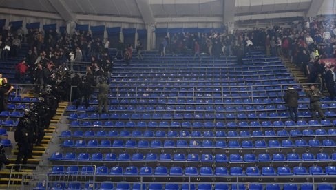 ABA LIGA KAZNILA ZVEZDU: Crveno-beli udareni po džepu, zatvoren i deo tribina za naredna dva meča ABA LIGA KAZNILA ZVEZDU: Crveno-beli udareni po džepu, zatvoren i deo tribina za naredna dva meča