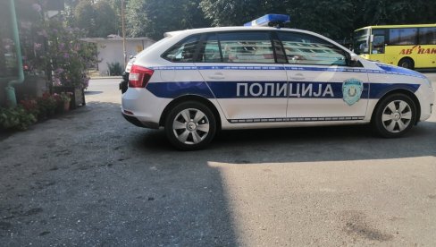 PIJAN ČEKIĆEM DEMOLIRAO KUĆU: Muškarac u Lazarevcu pretio roditeljima ubistvom - spasili se skokom kroz prozor