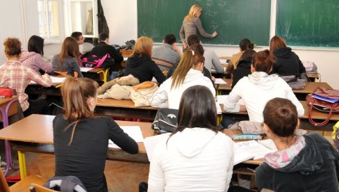 НОВАЦ СТИЖЕ КРАЈЕМ МАЈА: Ђачка помоћ у износу од 20.000 динара биће исплаћена у четири рате