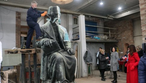 ZABLISTAĆE VUK DO KRAJA GODINE: Na istom mestu gde je obnovljen Pobednik, u toku je restauracija spomenika srpskom reformatoru (FOTO) ZABLISTAĆE VUK DO KRAJA GODINE: Na istom mestu gde je obnovljen Pobednik, u toku je restauracija spomenika srpskom reformatoru (FOTO)