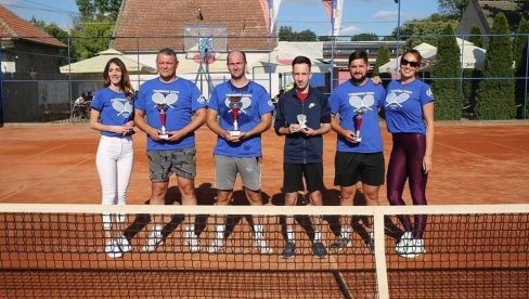 DAME SJAJNI DOMAĆINI I ORGANIZATORI: Uspešno okončana teniska liga u Žitištu DAME SJAJNI DOMAĆINI I ORGANIZATORI: Uspešno okončana teniska liga u Žitištu