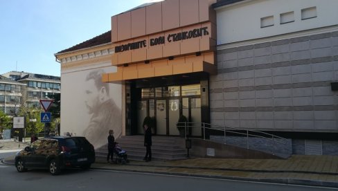 БЕСПЛАТНИ УМЕТНИЧКИ СПЕКТАКЛ НАМЕЊЕН ВРАЊСКОЈ ПУБЛИЦИ: Јесењин у доба забрањених летова