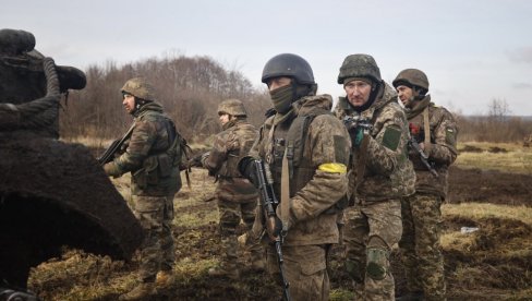 ПОБЕГЛИ СА ПОЛОЖАЈА ПРЕРУШЕНИ У ЖЕНЕ: Украјински војници покушали да избегну борбу ПОБЕГЛИ СА ПОЛОЖАЈА ПРЕРУШЕНИ У ЖЕНЕ: Украјински војници покушали да избегну борбу