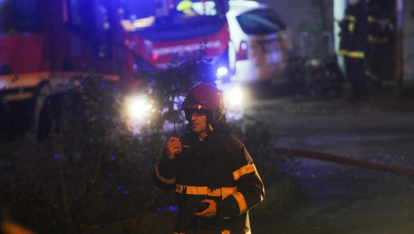ГОРИ КРОВ КУЋЕ: Велики пожар у Крагујевцу, ватрогасци на терену