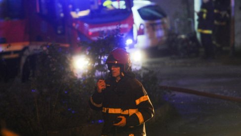 GORI KROV KUĆE: Veliki požar u Kragujevcu, vatrogasci na terenu