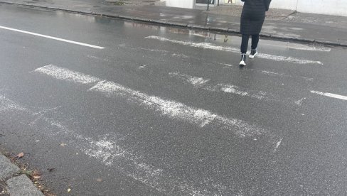 BODU OČI IZBLEDELI PEŠAČKI PRELAZI: Putevima Beograda stiglo 256 zahteva građana zbog oznaka na saobraćajnicama BODU OČI IZBLEDELI PEŠAČKI PRELAZI: Putevima Beograda stiglo 256 zahteva građana zbog oznaka na saobraćajnicama