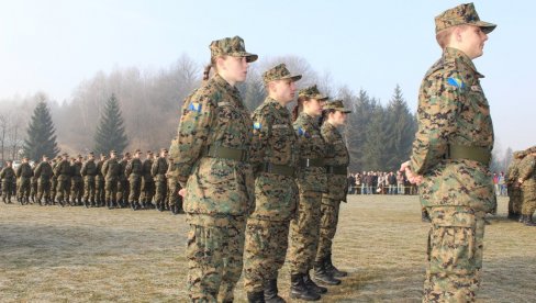 ODBIO DA SE RUKUJE SA MINISTARKOM ODBRANE JER JE - ŽENA: Skandal pripadnika Oružanih snaga Bih na obuci u Austriji