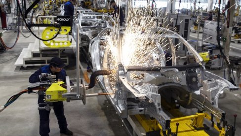 NEMAČKI AUTOMOBILSKI GIGANT: Trpi štetu od 1,3 milijarde evra zbog Trampovih carina